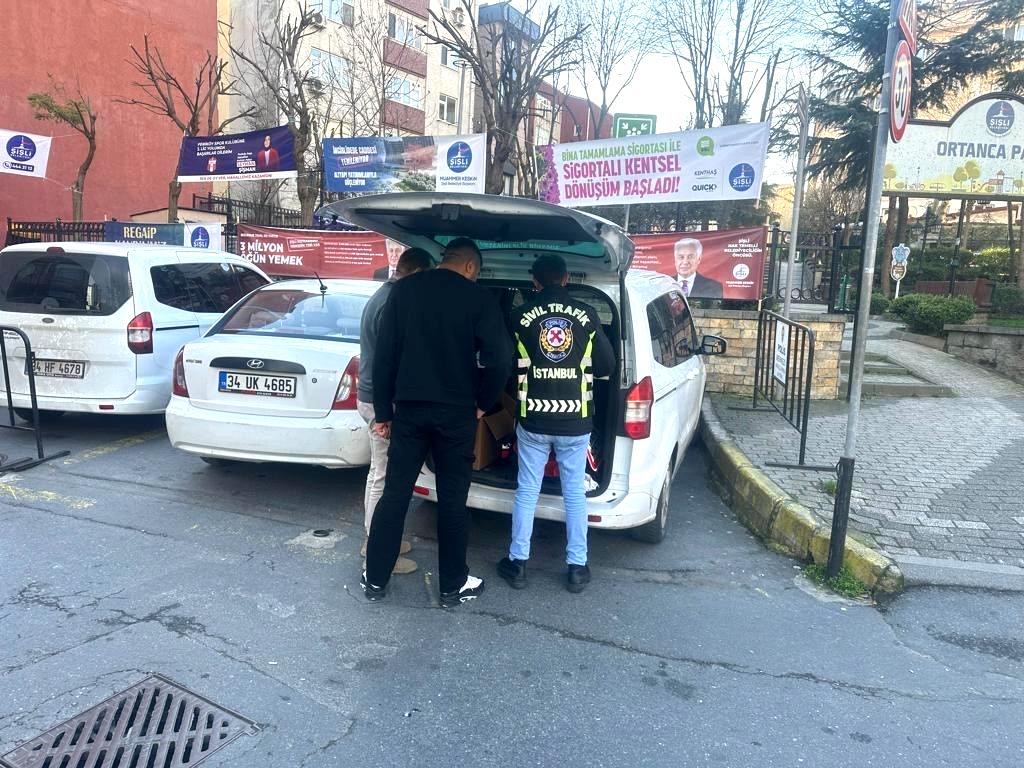 Şişli’de sürücüye dehşeti yaşatan magandalar yakalandı: Ayna kırıp tehdit etmişti