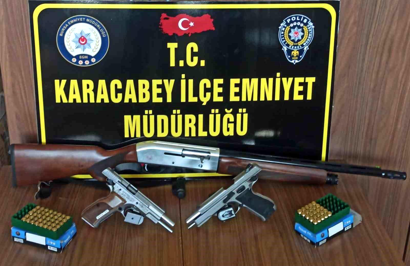 Sosyal medyada ateş ettiği görülen 2 kişi gözaltına alındı