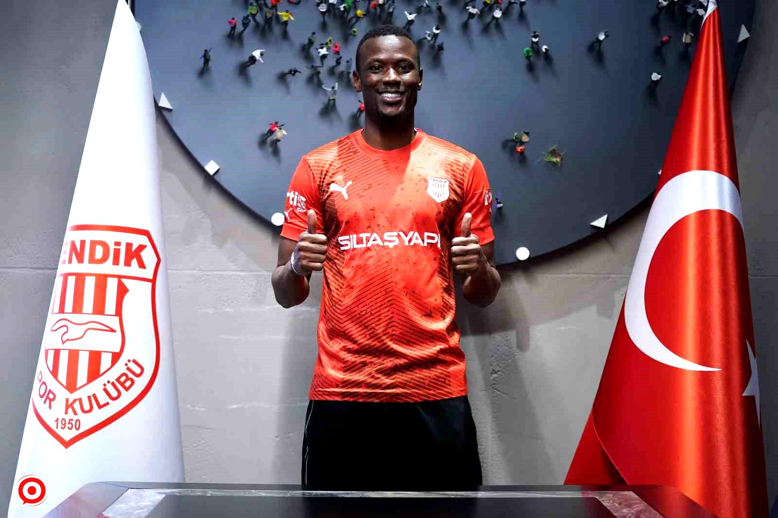 Süper Lig ekibi Pendikspor, Senegalli santrfor Mame Thiam ile 2.5 yıllık sözleşme imzaladıklarını açıkladı.