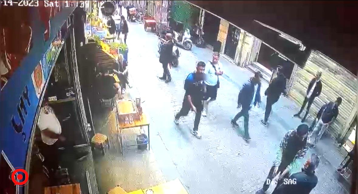 Taksim’de turistin yaşadığı dehşet kamerada: Otel yalanıyla kandırıp barda gasbedip darp ettiler