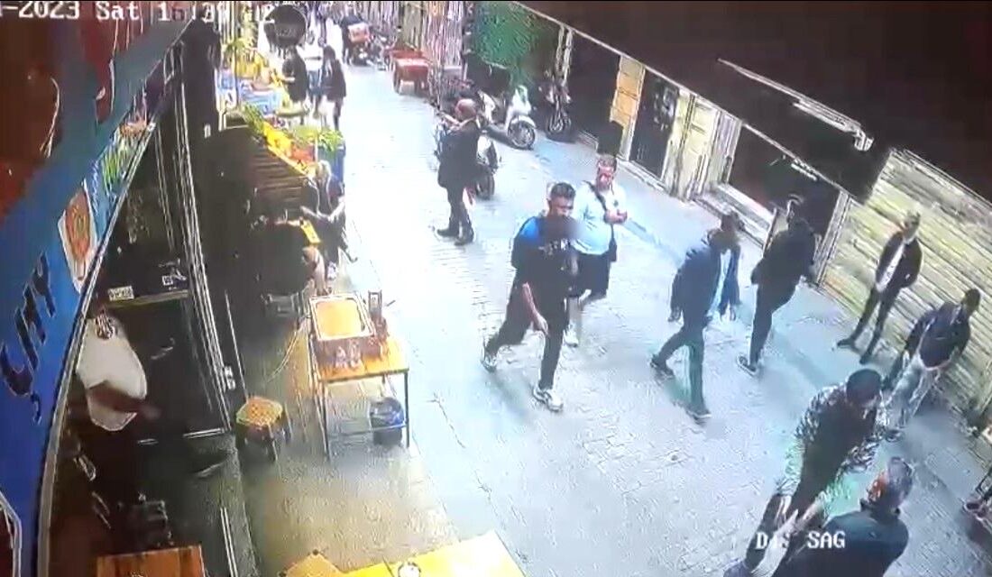 Taksim’de arkadaşıyla yürüdüğü esnada