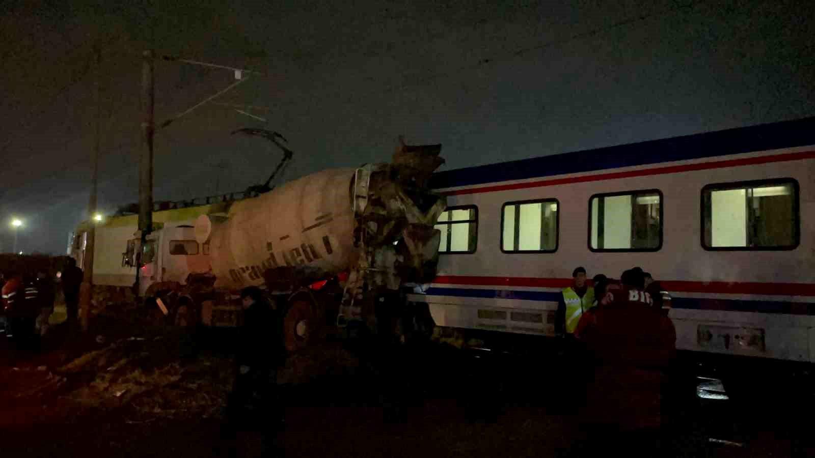 Tekirdağ’da yolcu treni beton mikseri ile çarpıştı