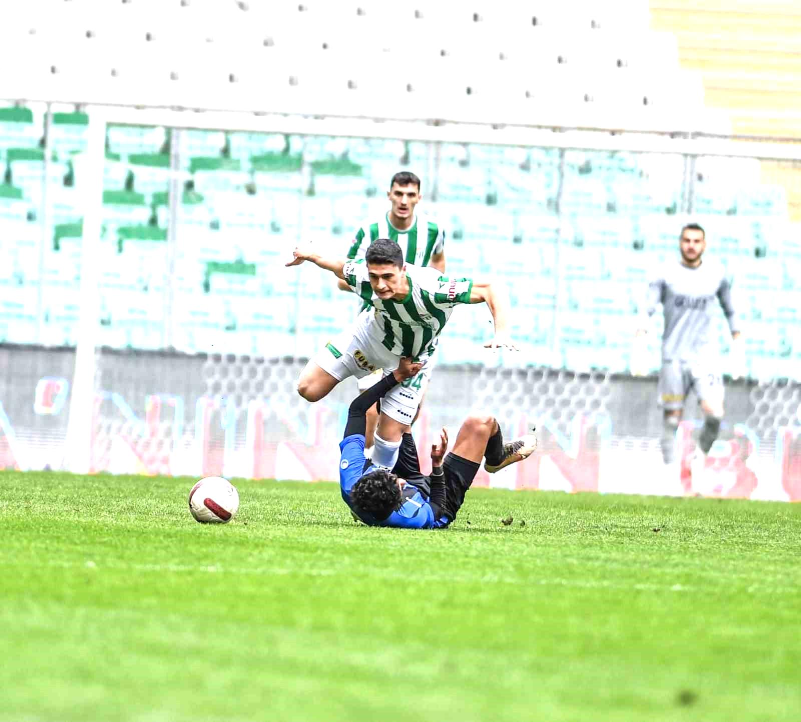 TFF 2. Lig: Bursaspor: 1 – Karacabey Belediyespor: 2