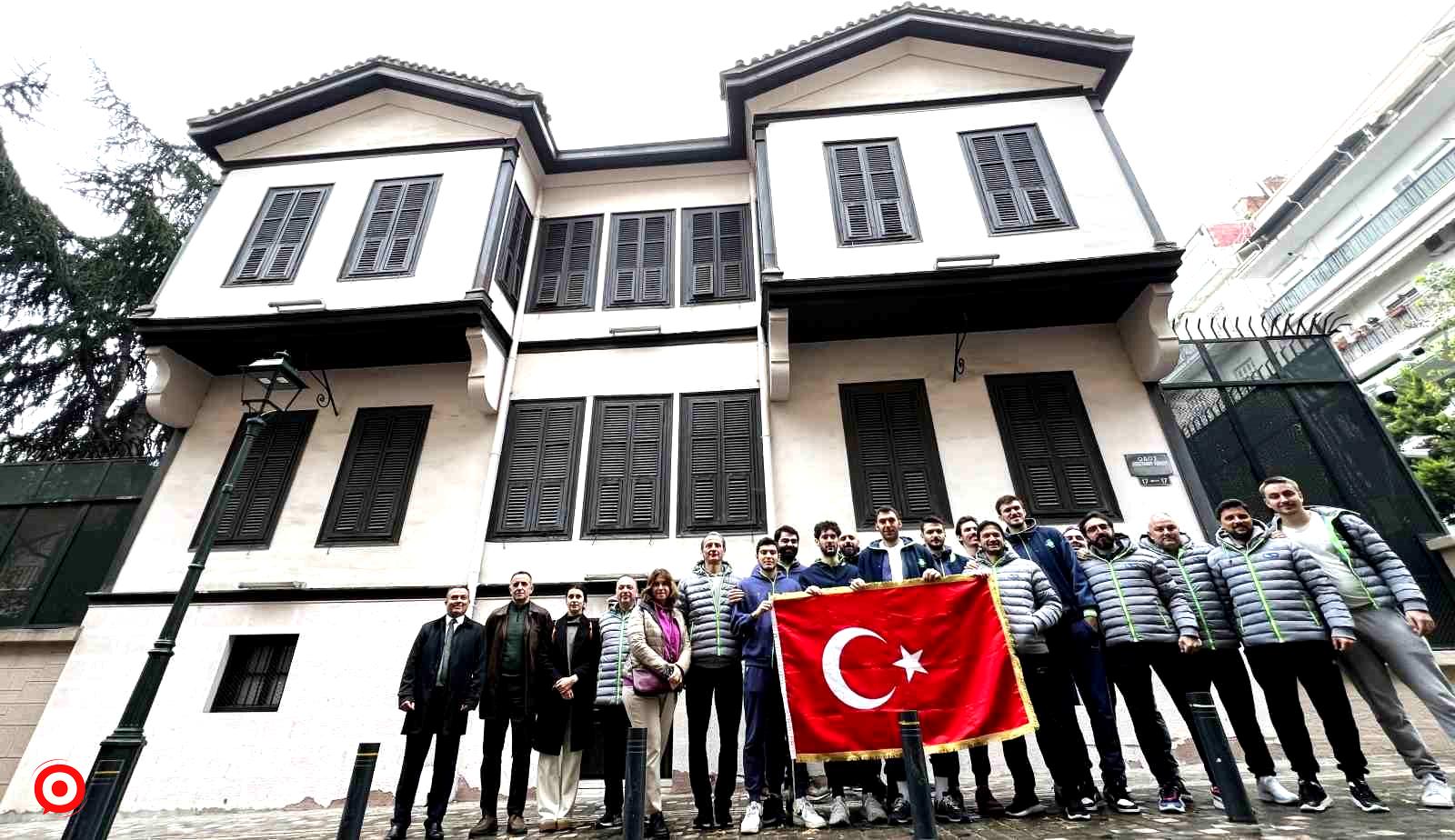 Tofaş Basketbol Takımı, Atatürk’ün evini ziyaret etti