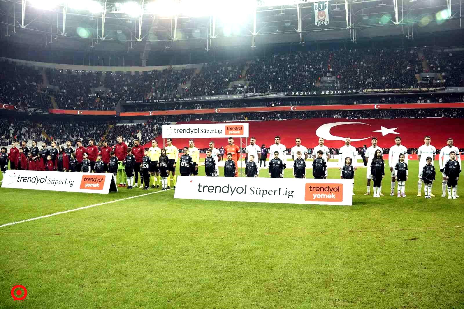 Trendyol Süper Lig: Beşiktaş: 0 - Fatih Karagümrük: 0 (Maç devam ediyor)