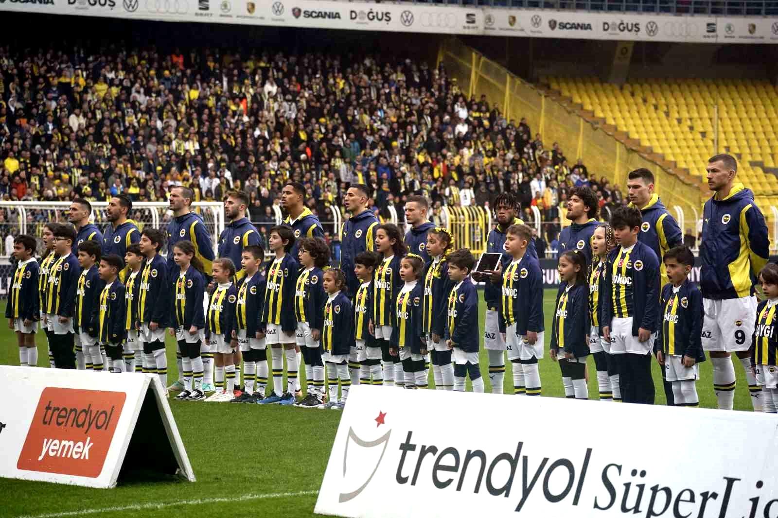 Trendyol Süper Lig: Fenerbahçe: 1 – Samsunspor: 0 (Maç devam ediyor)