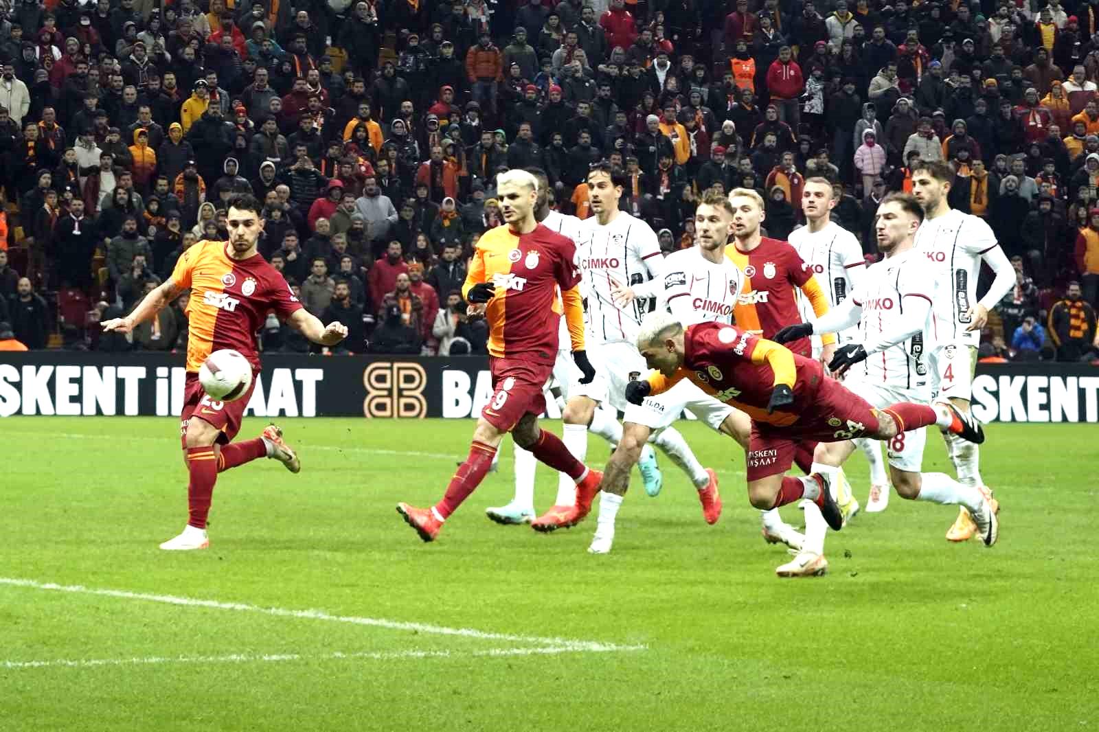 Trendyol Süper Lig: Galatasaray: 0 – Gaziantep FK: 1 (İlk yarı)