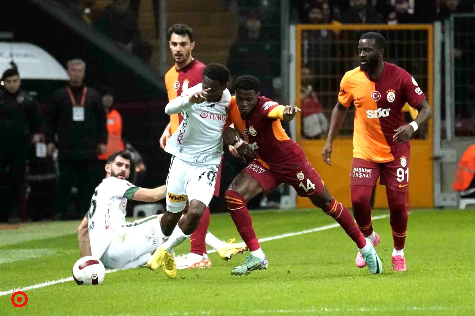 Trendyol Süper Lig: Galatasaray: 0 - Konyaspor: 0 (İlk yarı)