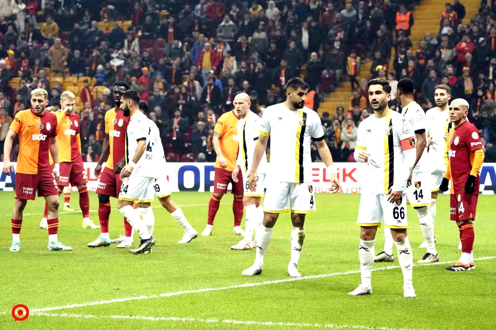 Trendyol Süper Lig: Galatasaray: 1 - İstanbulspor: 1 (İlk yarı)