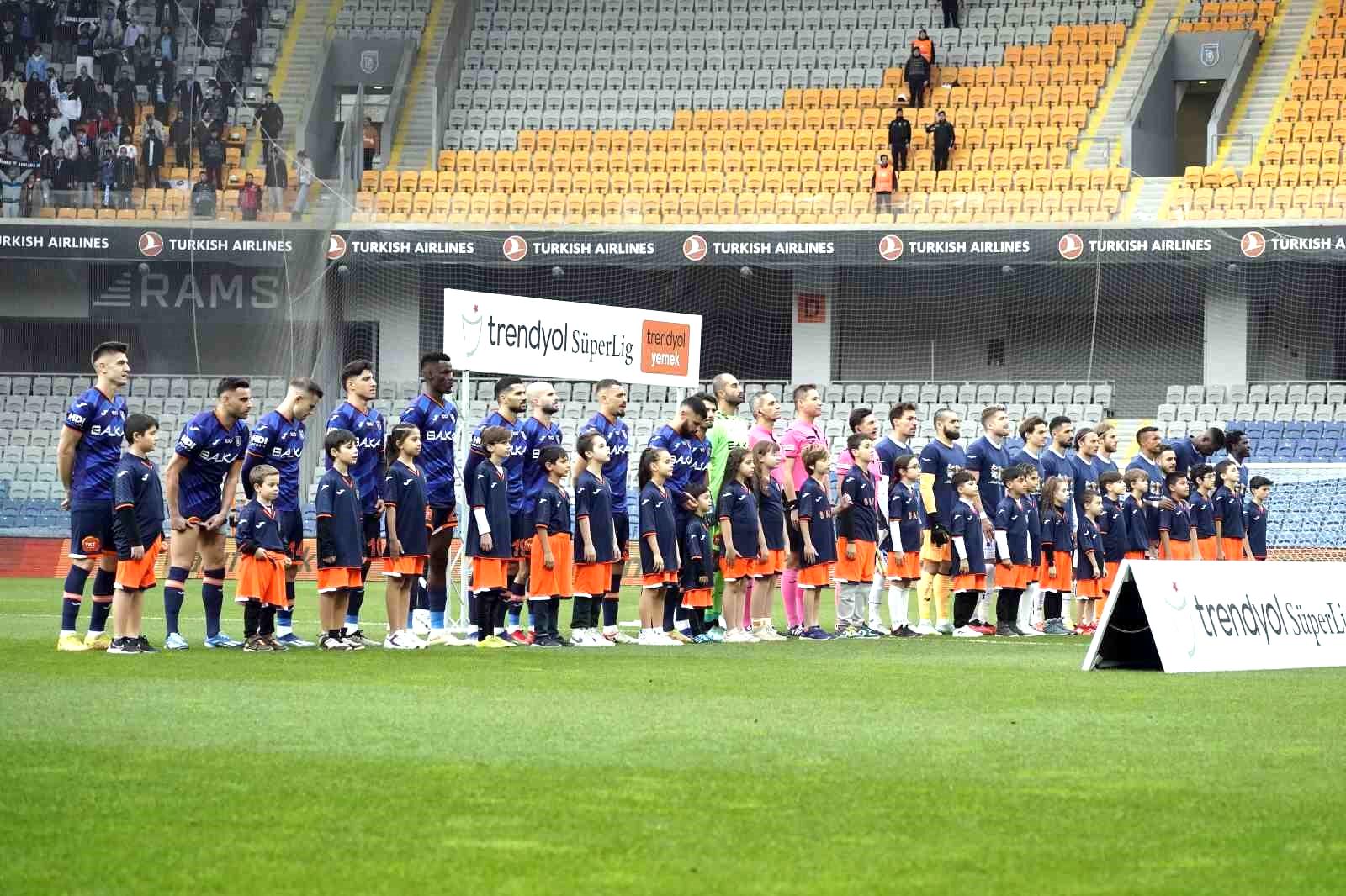 Trendyol Süper Lig: RAMS Başakşehir: 0 – Adana Demirspor: 0 (Maç devam ediyor)