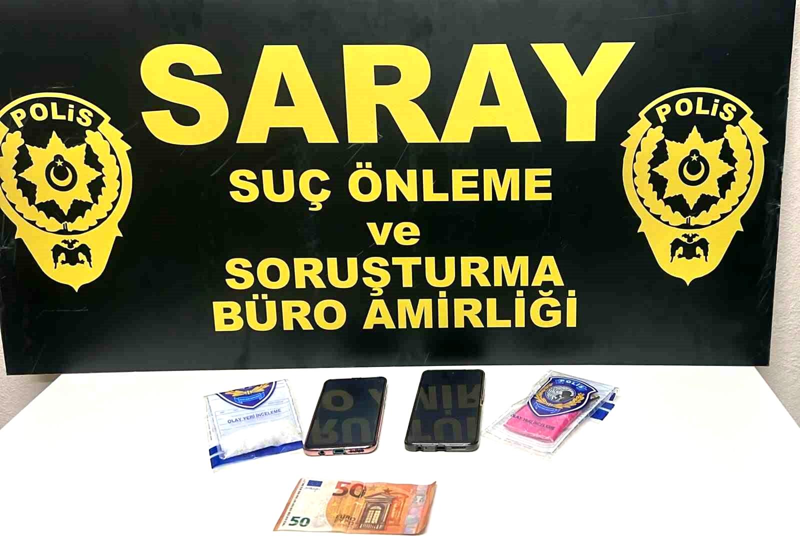 Uyuşturucu madde ve sahte parayla yakalandı