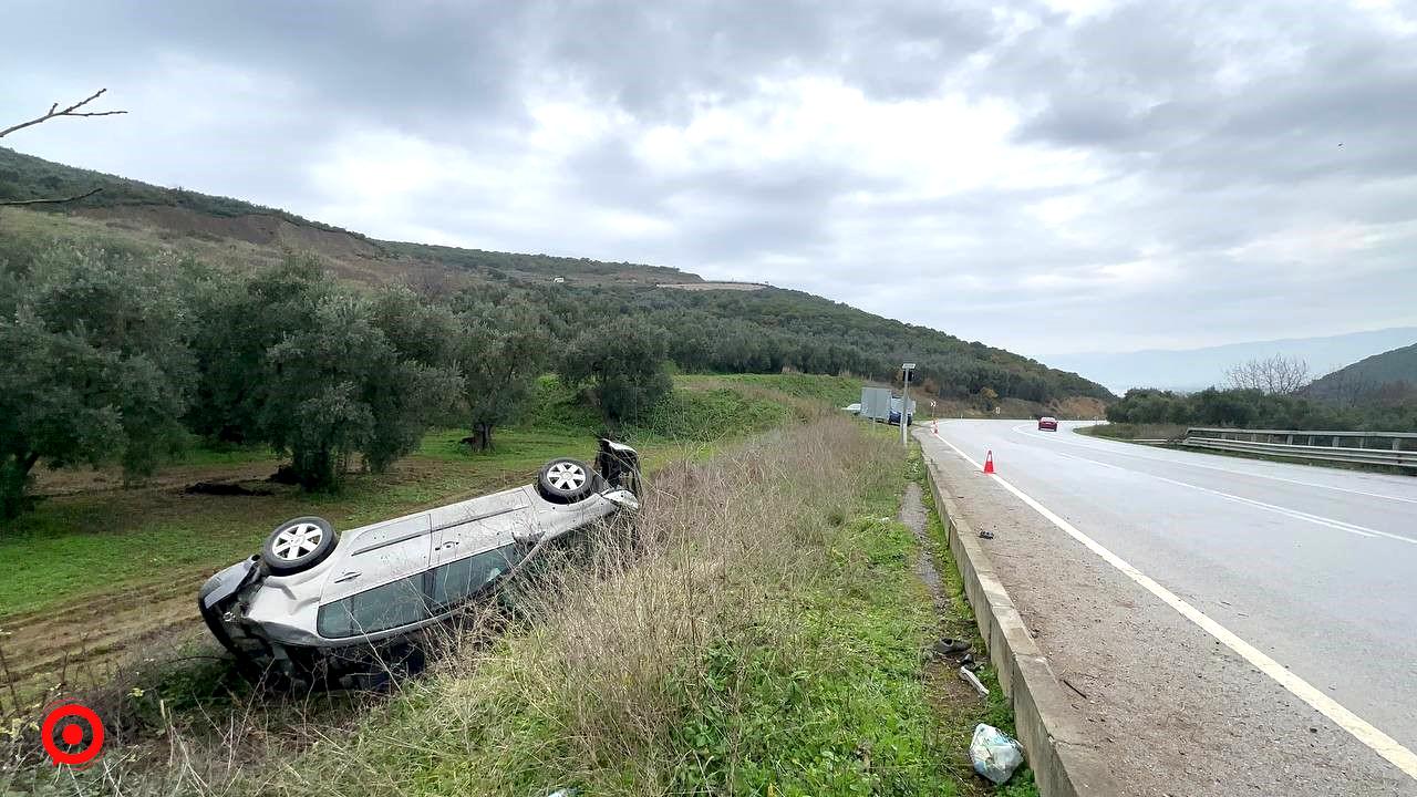 Virajı alamadı tarlaya uçtu