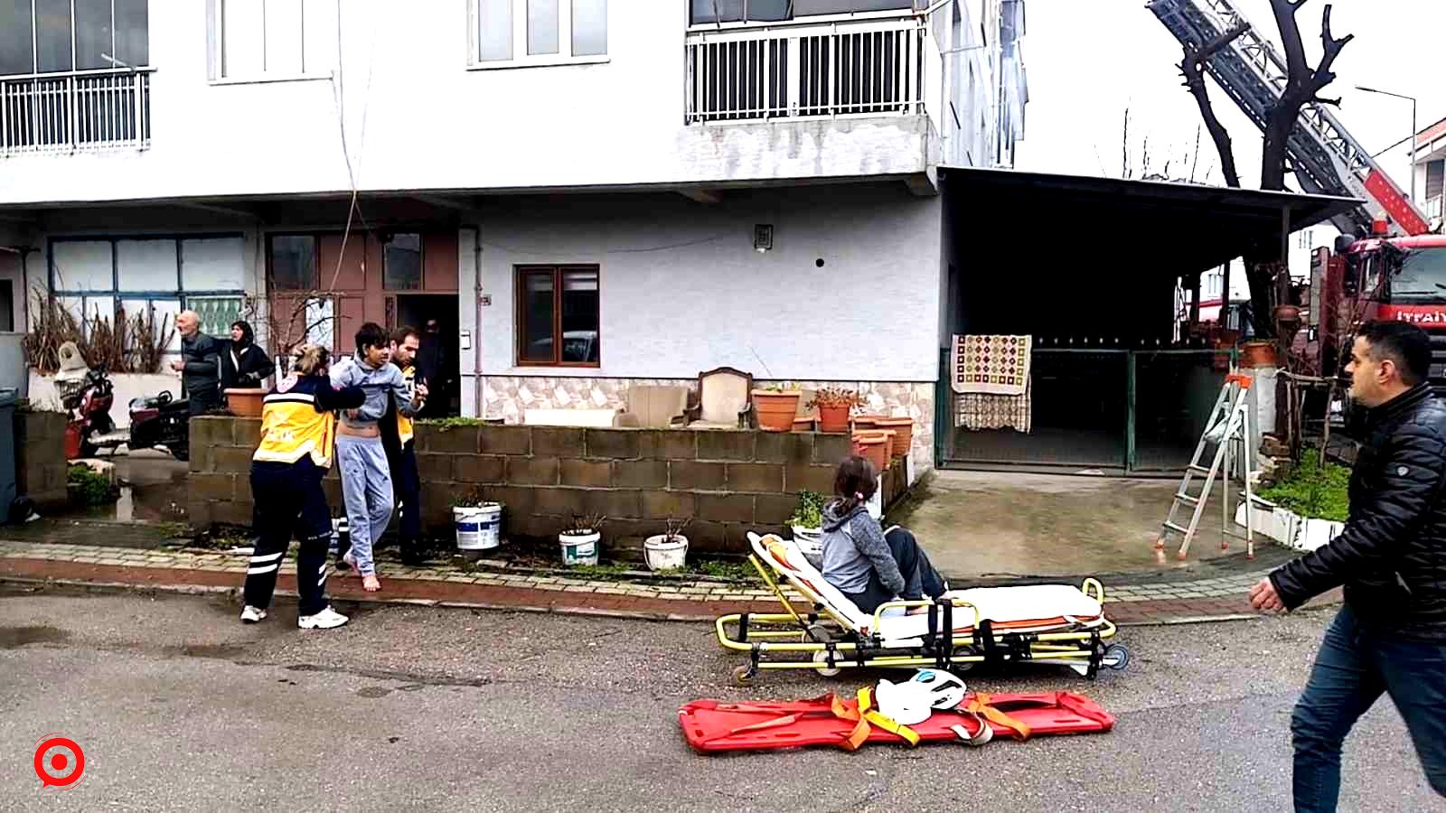 Yangında 8’i çocuk 14 kişi dumandan zehirlendi