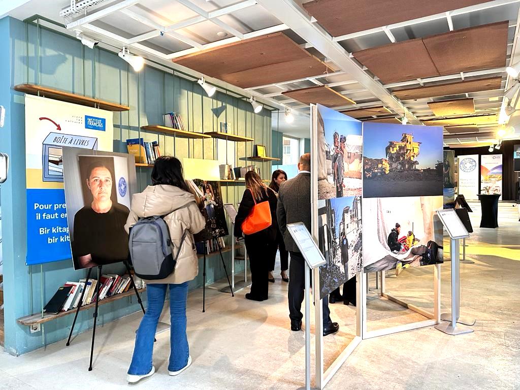 6 Şubat depremlerinde Hatay’da çekilen fotoğraflarla hazırlanan “Küllerinden Doğmak” sergisi açıldı