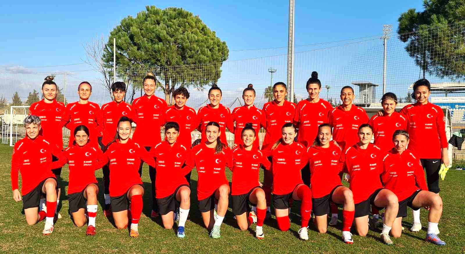 A Milli Kadın Futbol Takımı, Yunanistan ve Romanya maçlarının hazırlıklarını sürdürdü