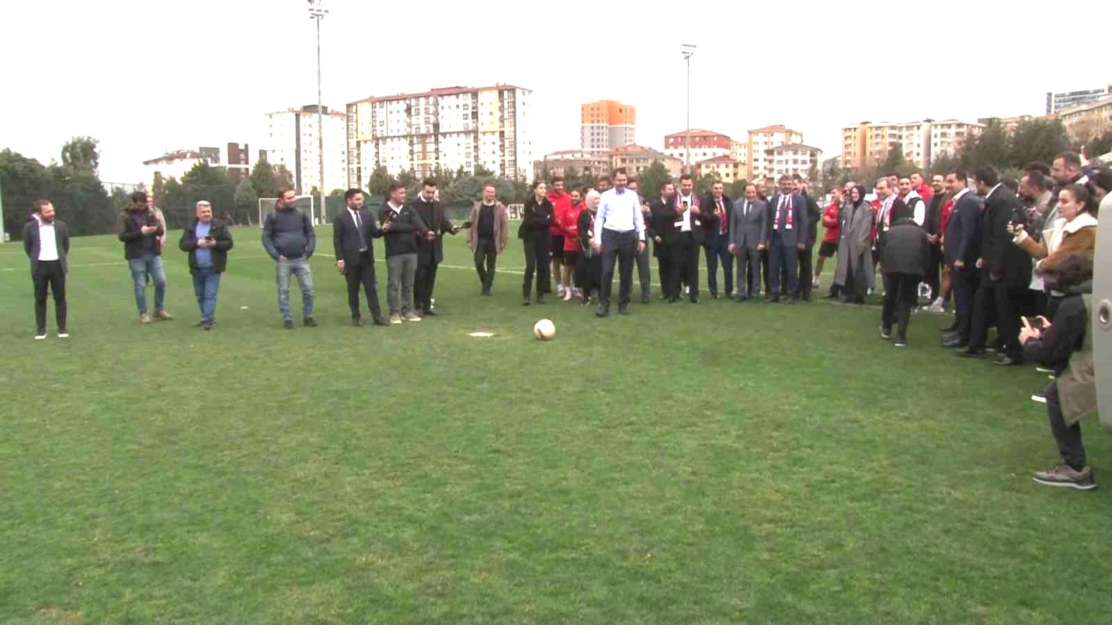 AK Parti İBB Başkan Adayı Kurum, Pendikspor kalecisine karşı penaltı kullandı