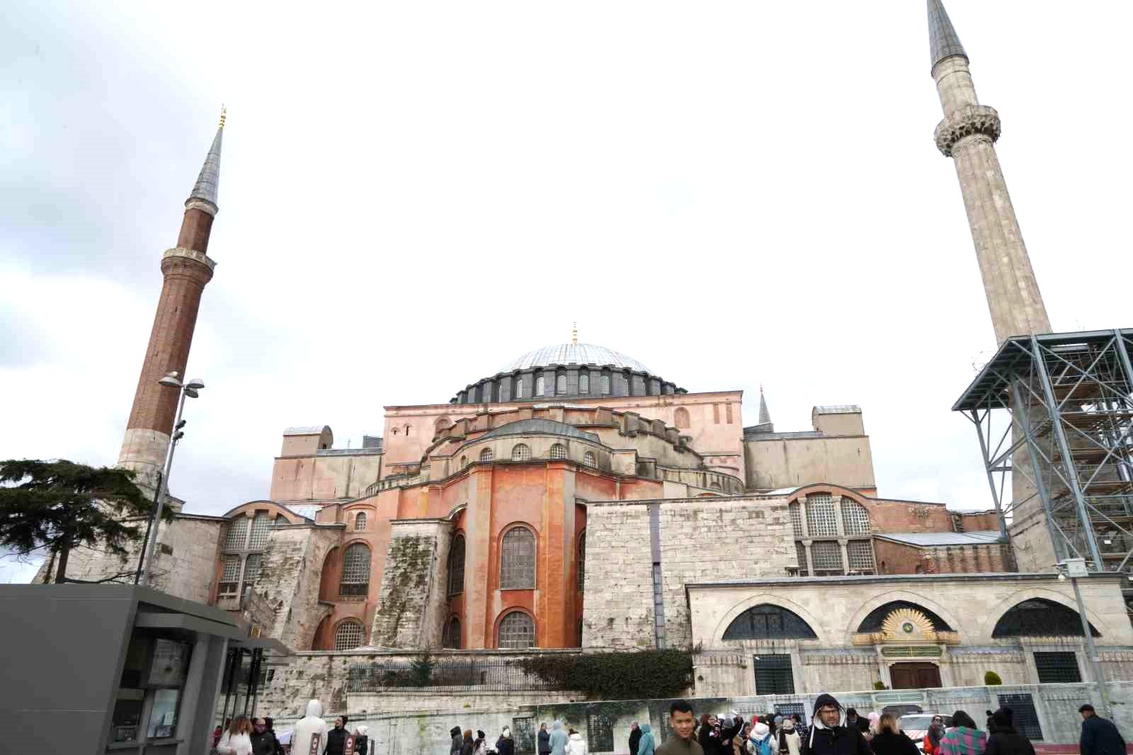 Ayasofya Camii’ndeki Osmanlı eserleri de yakında artırılmış gerçeklik destekli QR kodla anlatılacak