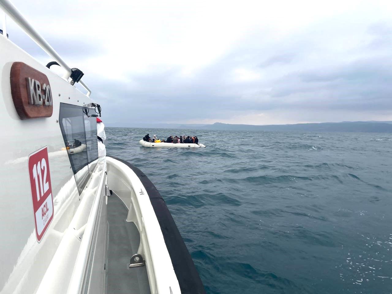 Ayvacık açıklarında 43’ü çocuk, 106 kaçak göçmen yakalandı