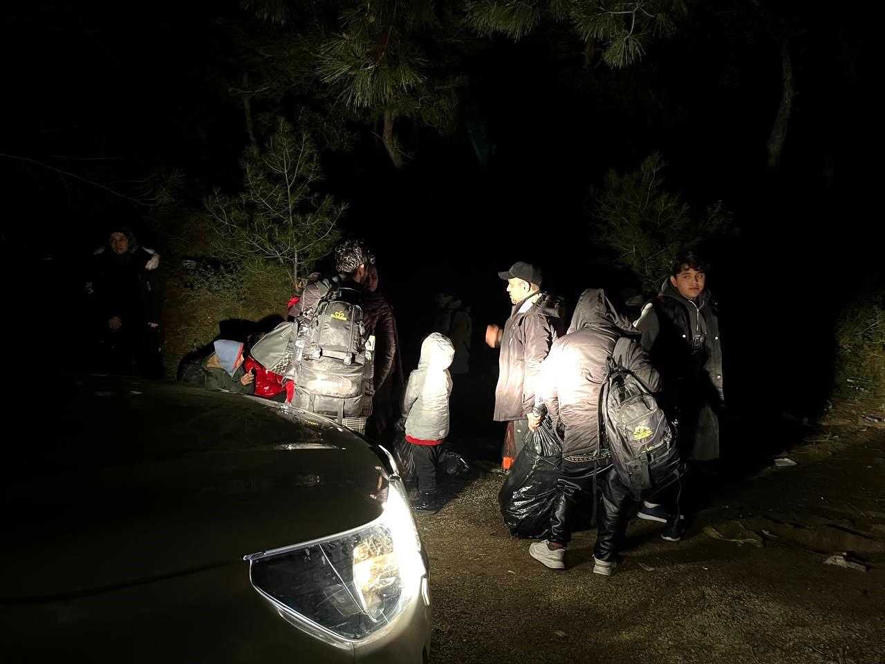 Ayvalık’ta 15 düzensiz göçmen yakalandı