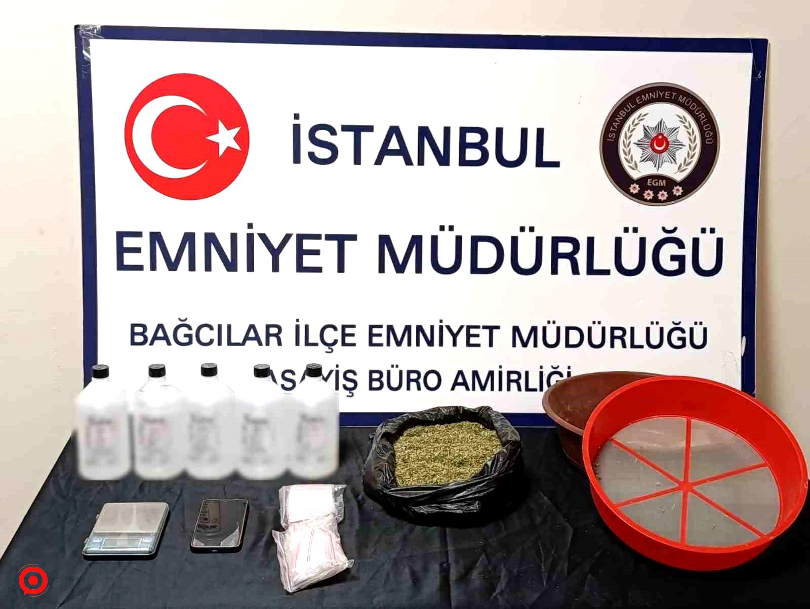 Bağcılar’da uyuşturucu ticareti yapıldığı belirlenen adrese operasyon düzenlendi