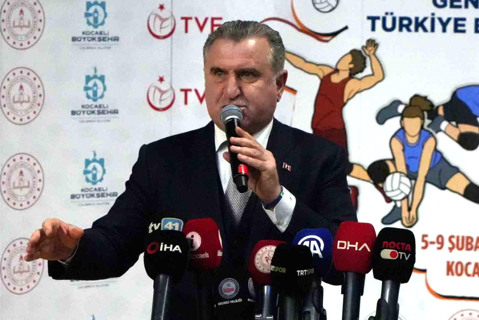 Bakan Osman Aşkın Bak: “Voleybolda zirveye yürüyen Türkiye var”