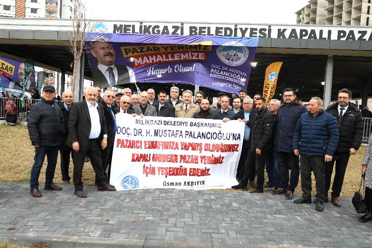 Başkan Palancıoğlu ilçeye kazandırdıkları pazar yerinde alışveriş yaptı