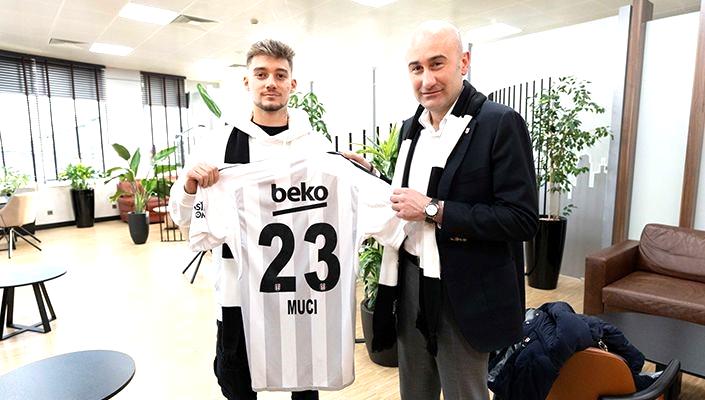 Beşiktaş, profesyonel futbolcu Ernest