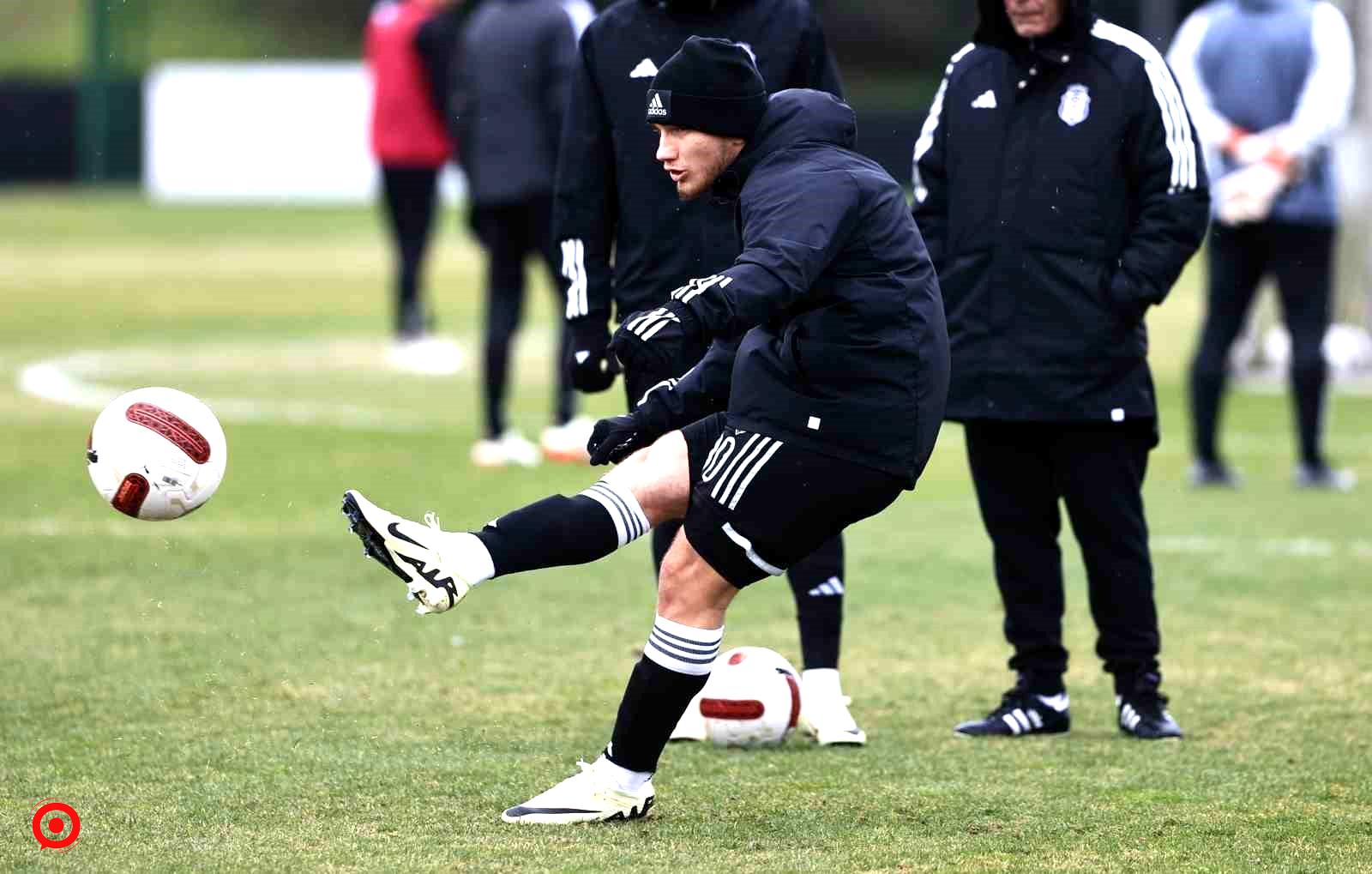 Beşiktaş kondisyon ve taktik çalıştı