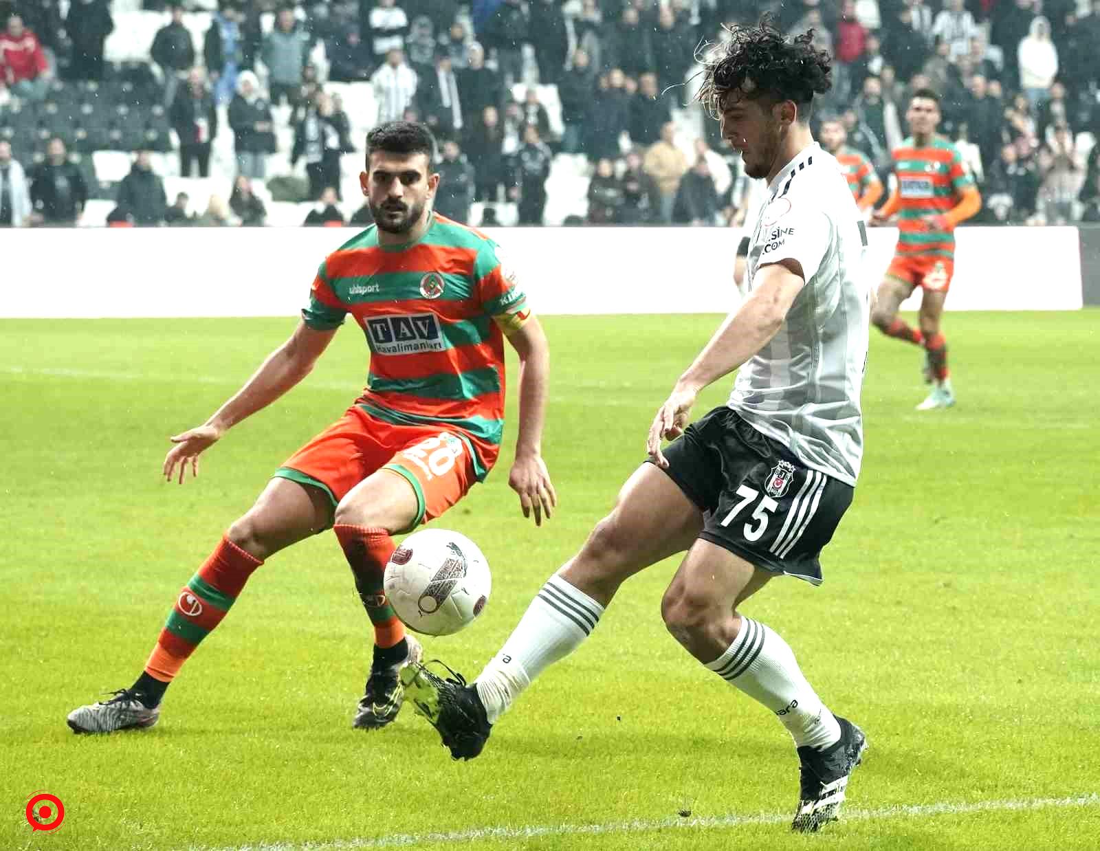 Beşiktaş’ta Tayfur Bingöl sakatlandı