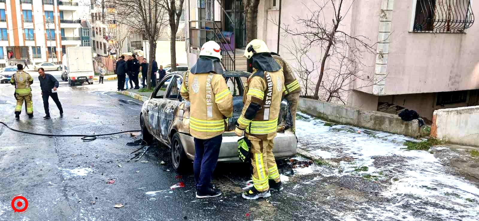 Beylikdüzü’nde tartıştığı komşusunu önce bıçakladı sonra arabasını yaktı