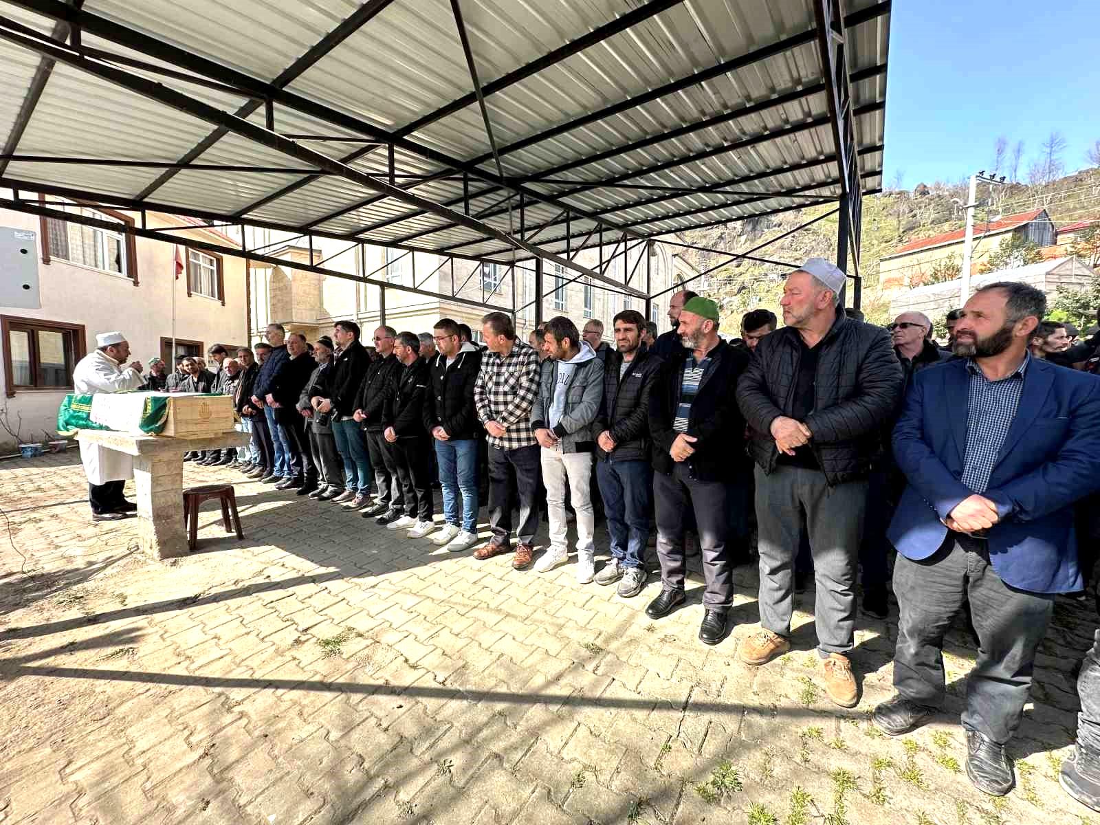 Boşanma aşamasındaki eşi tarafından öldürülen genç kadın son yolculuğuna uğurlandı