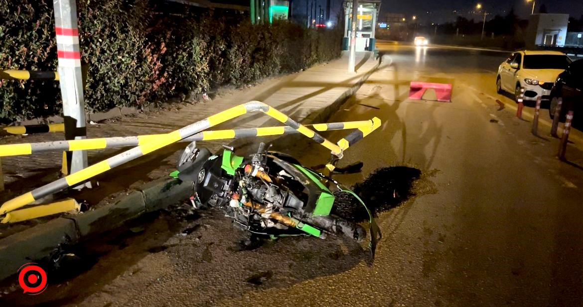 Bursa’da otomobilin çarptığı lüks motosiklet hurdaya döndü, sürücü yaralandı