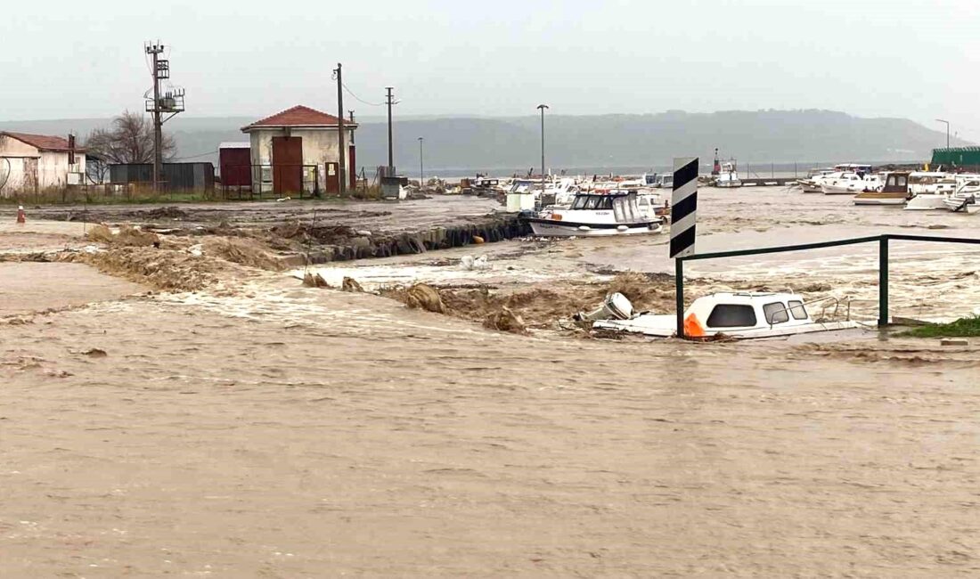 Çanakkale’de sağanak yağış hayatı