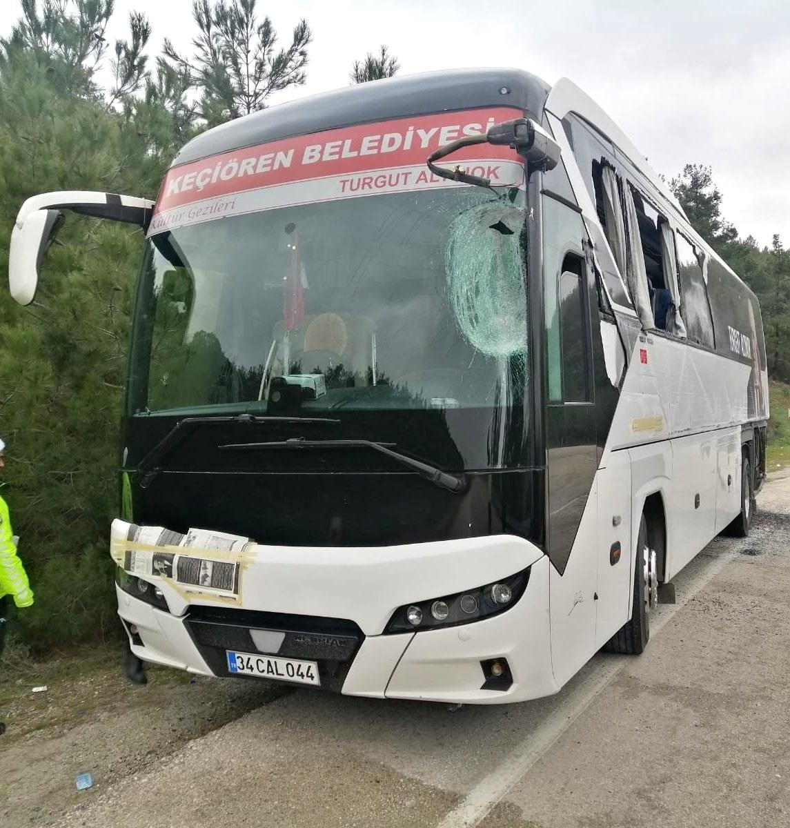 Çanakkale’de tur otobüsü ile midibüs çarpıştı