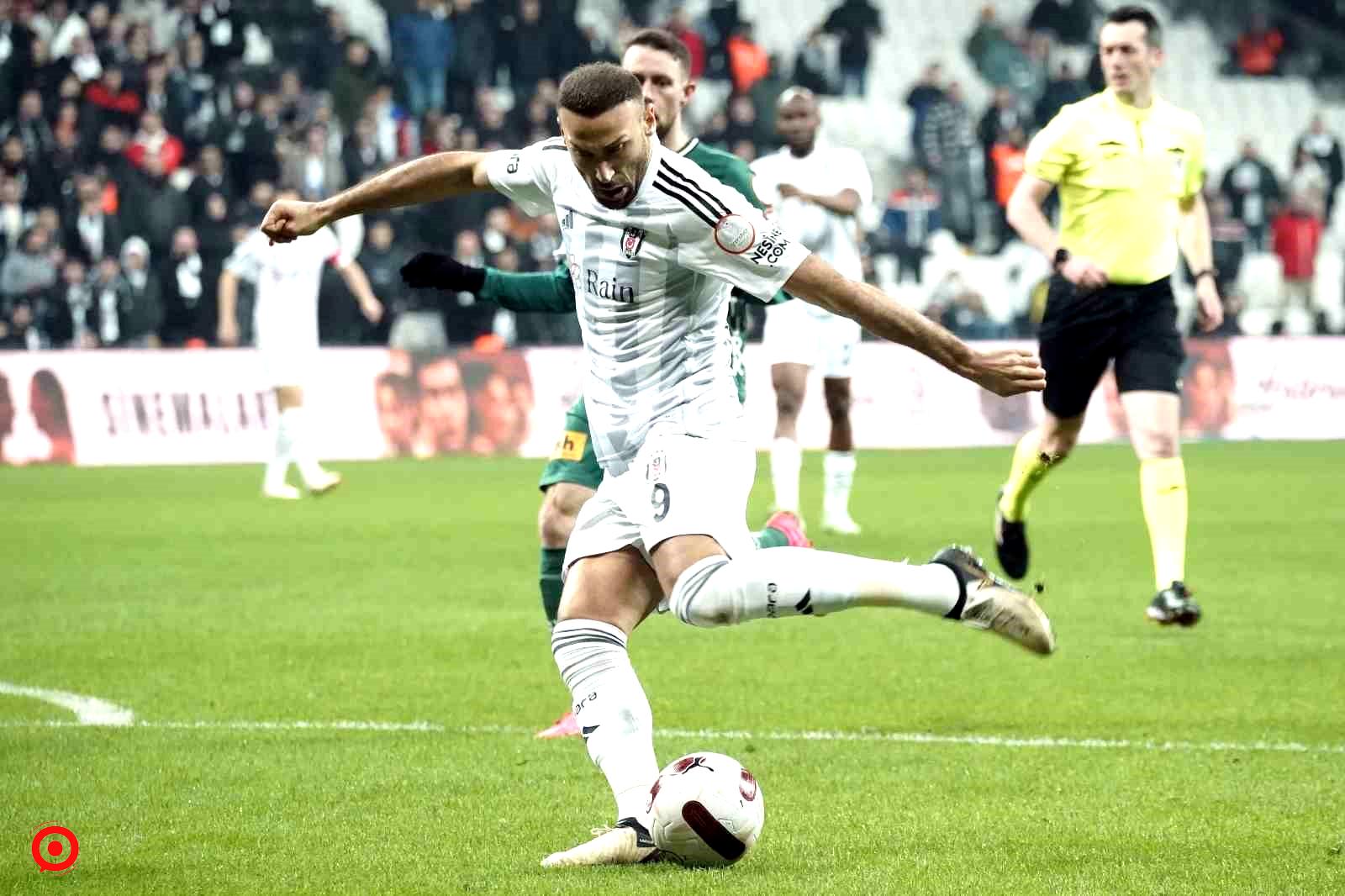 Cenk Tosun, ligde 7 maç aranın ardından golle tanıştı