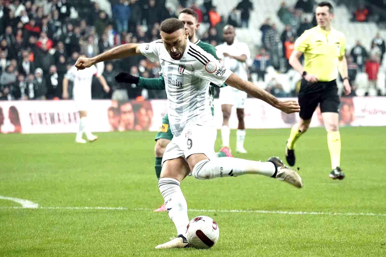 Cenk Tosun, ligde 7 maç aranın ardından golle tanıştı