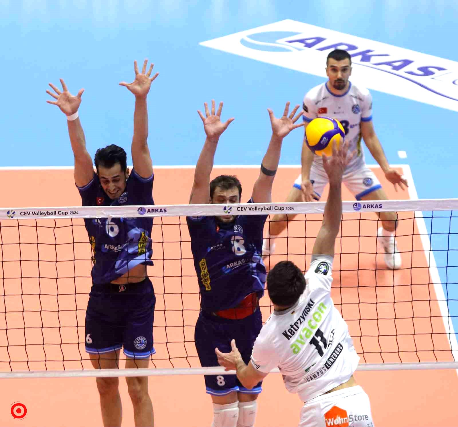 CEV Volleyball Cup: Arkas Spor: 3 - SVG Luneburg: 0