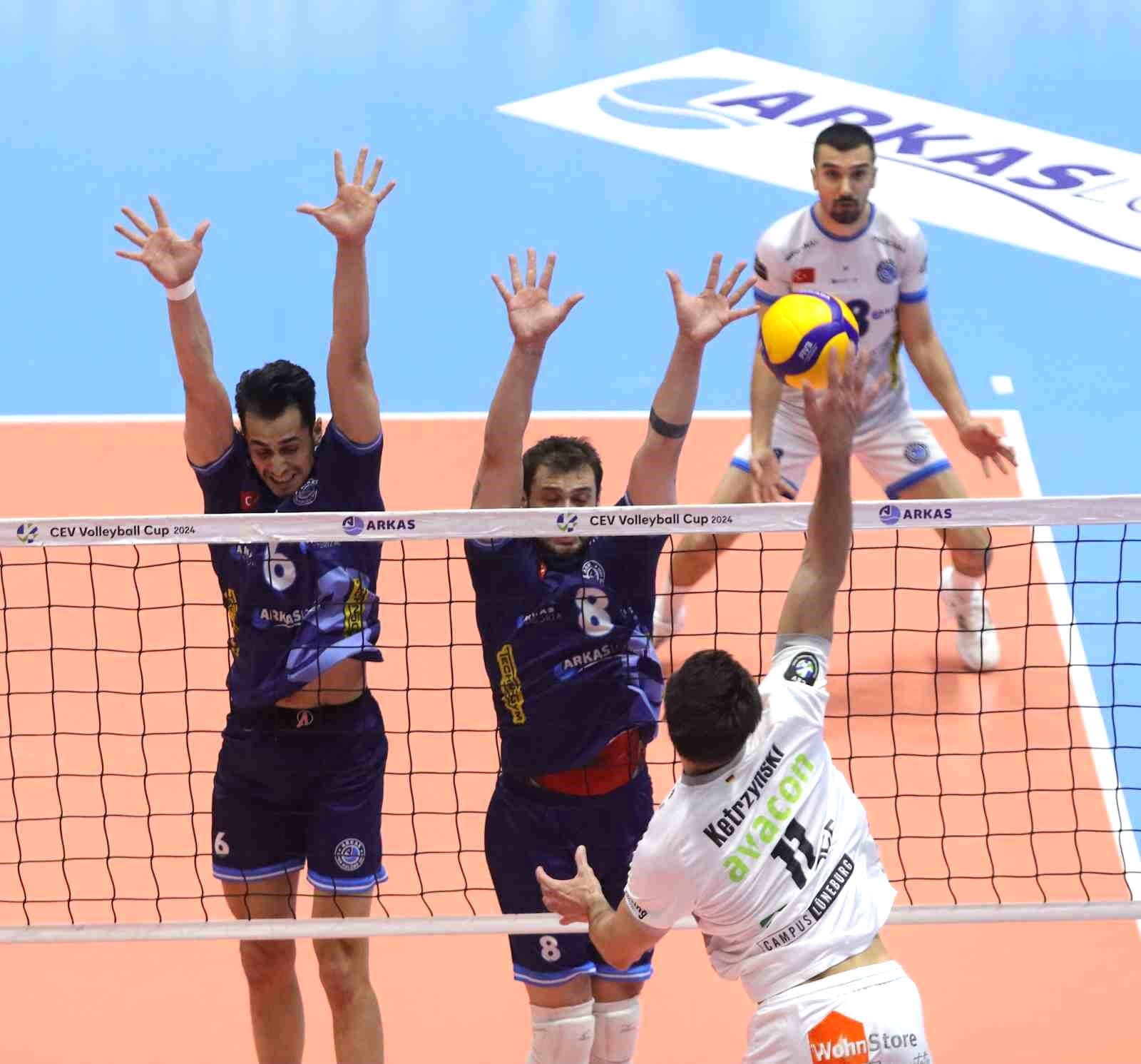 CEV Volleyball Cup: Arkas Spor: 3 – SVG Luneburg: 0