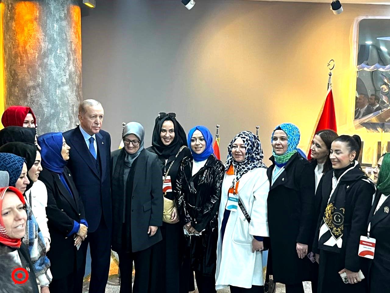 Cumhurbaşkanı Erdoğan kadınların fotoğraf isteğini kırmadı