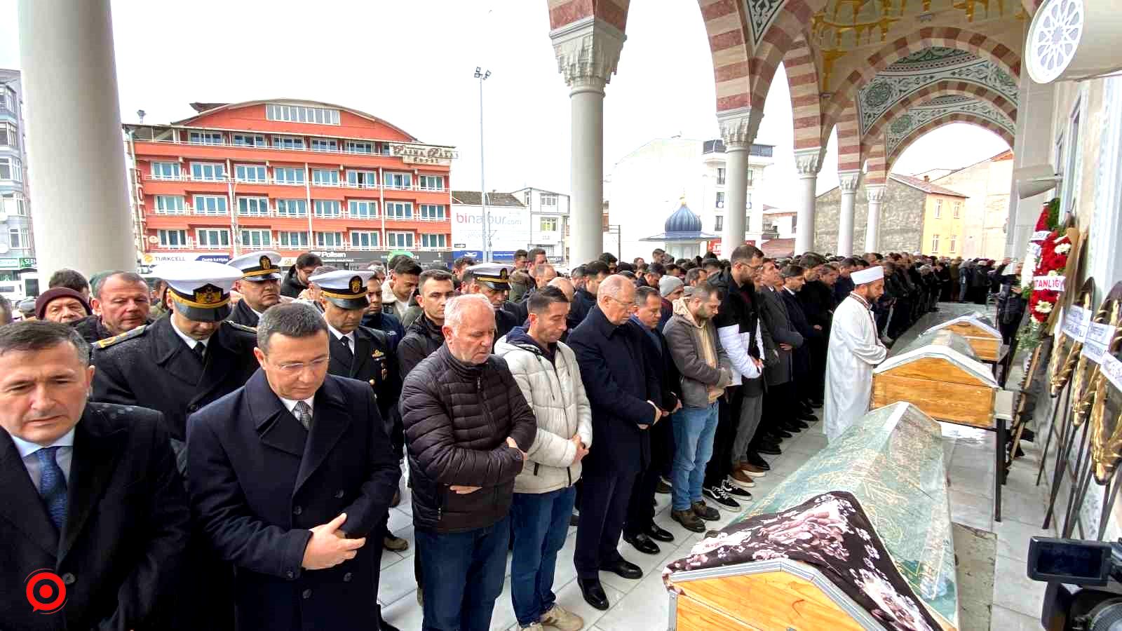 Dede ile torunu aynı günde ölmesi aileyi yasa boğdu