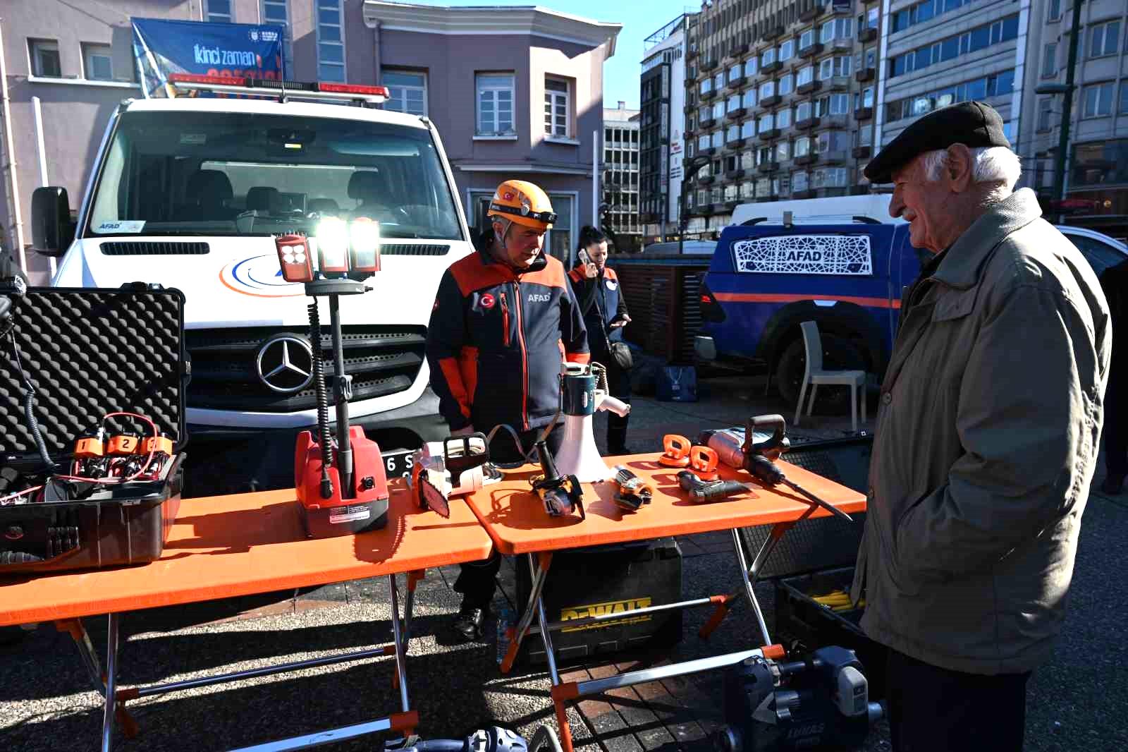 Depremde hayatını kaybedenler dualarla anıldı