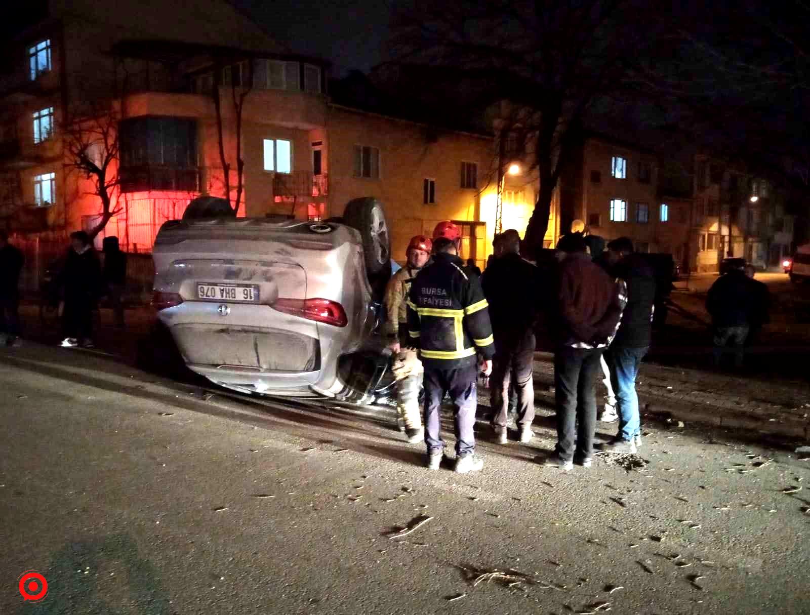 Direksiyon başında fenalaştı, otomobiliyle direğe çarpıp takla attı