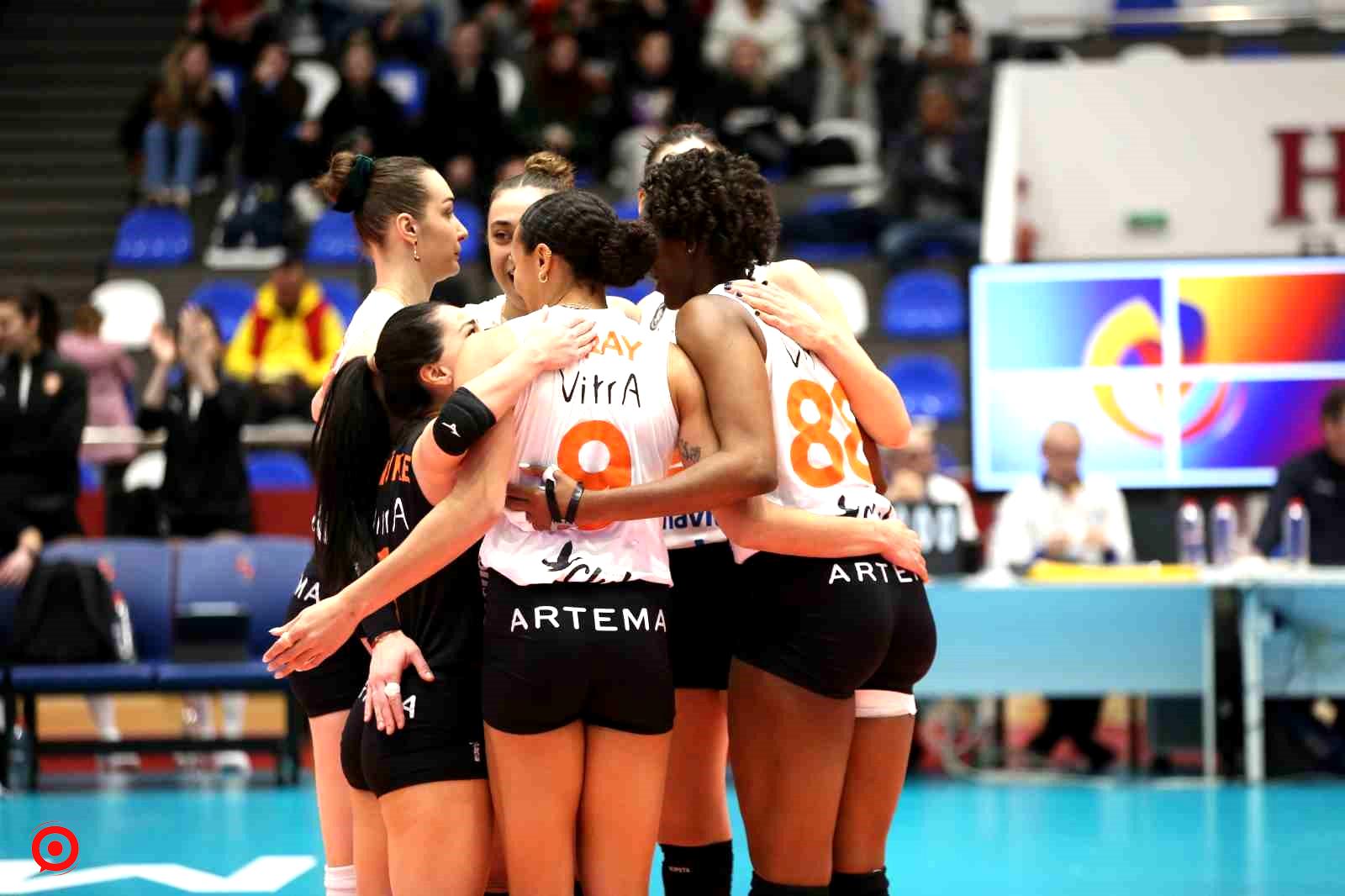 Eczacıbaşı Dynavit, play-off turuna galibiyetle başladı