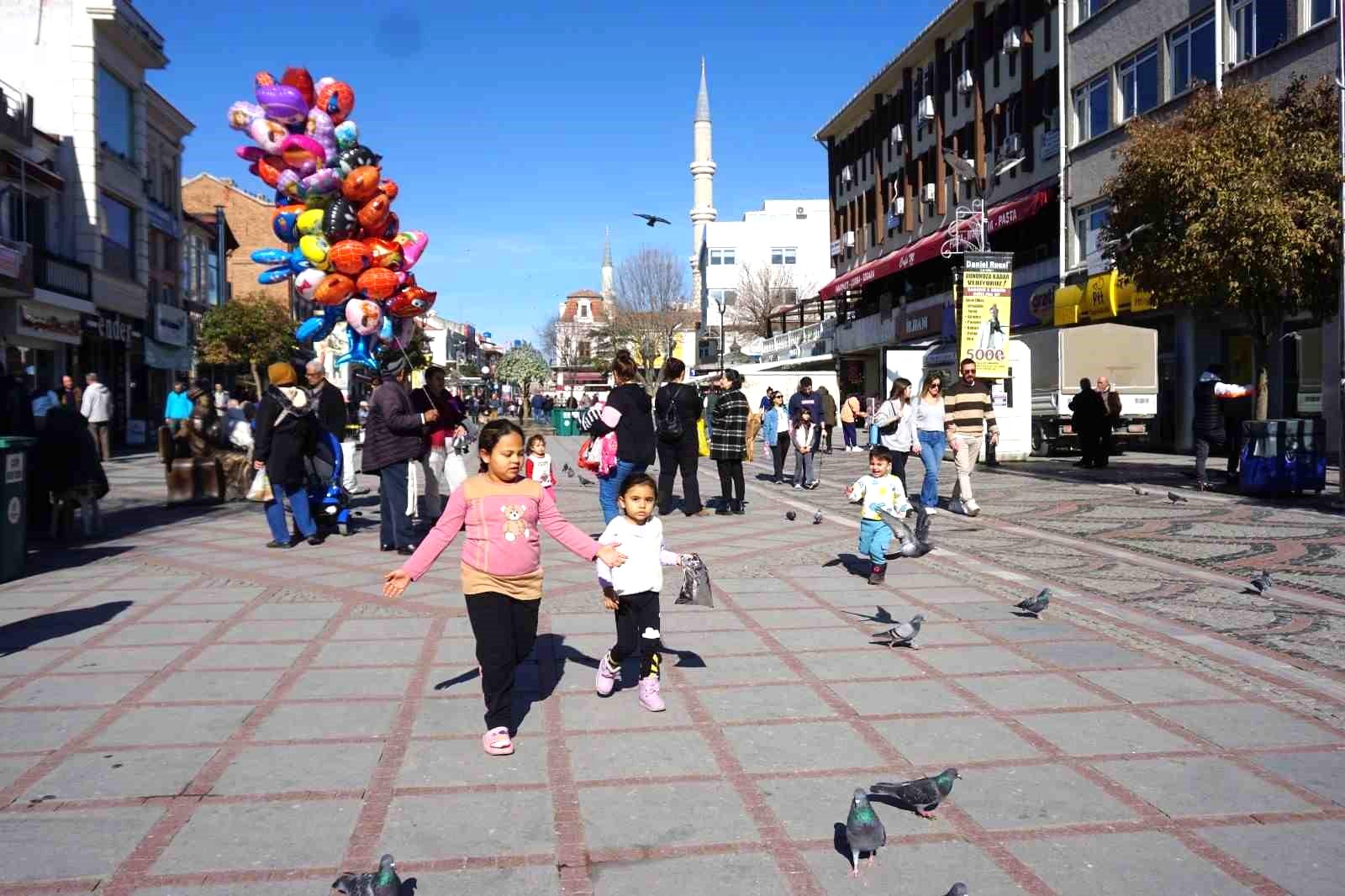 Edirne’de güneşi gören dışarı koştu