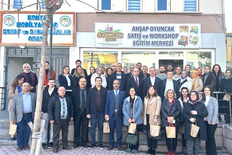 Eğitimcilerden ahşap oyuncak üretim merkezine ziyaret