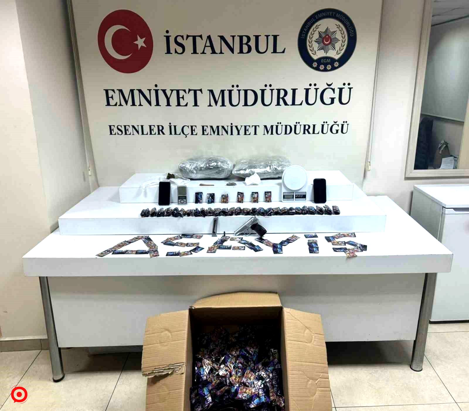 Esenler’de 2.5 kilogram uyuşturucuyu sakız kutularına gizlemişler: 2 gözaltı