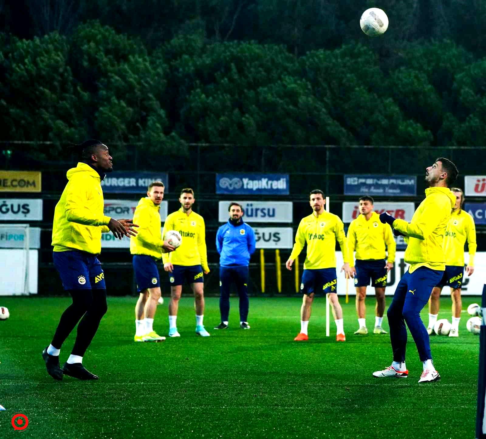Fenerbahçe, Alanyaspor maçı öncesi kampa girdi
