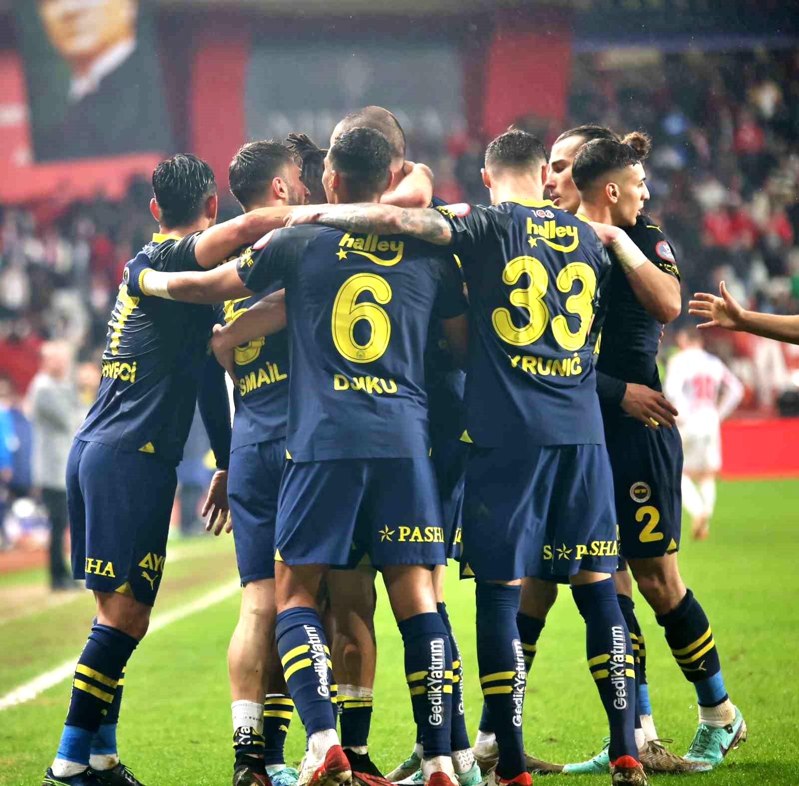 Fenerbahçe deplasmanda yenilmezlik serisini 12 maça çıkardı