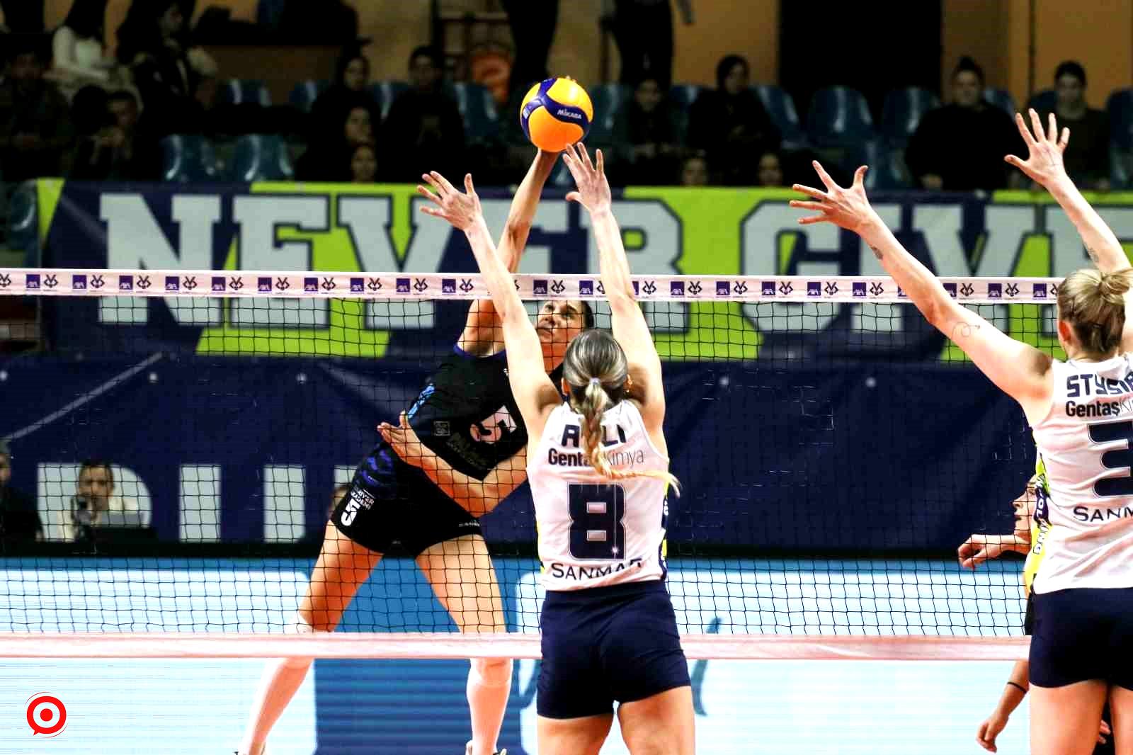 Fenerbahçe, Kupa Voley’de yarı finale yükseldi
