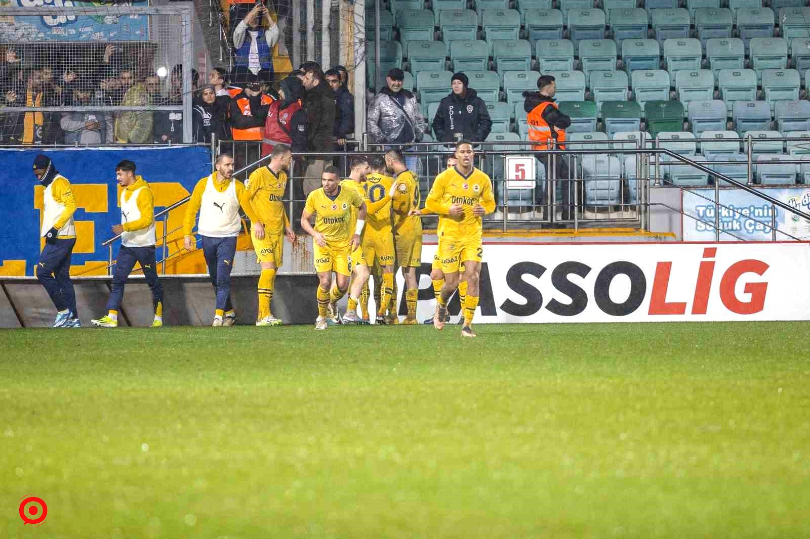 Fenerbahçe yenilmezlik serisini 15 maça çıkardı